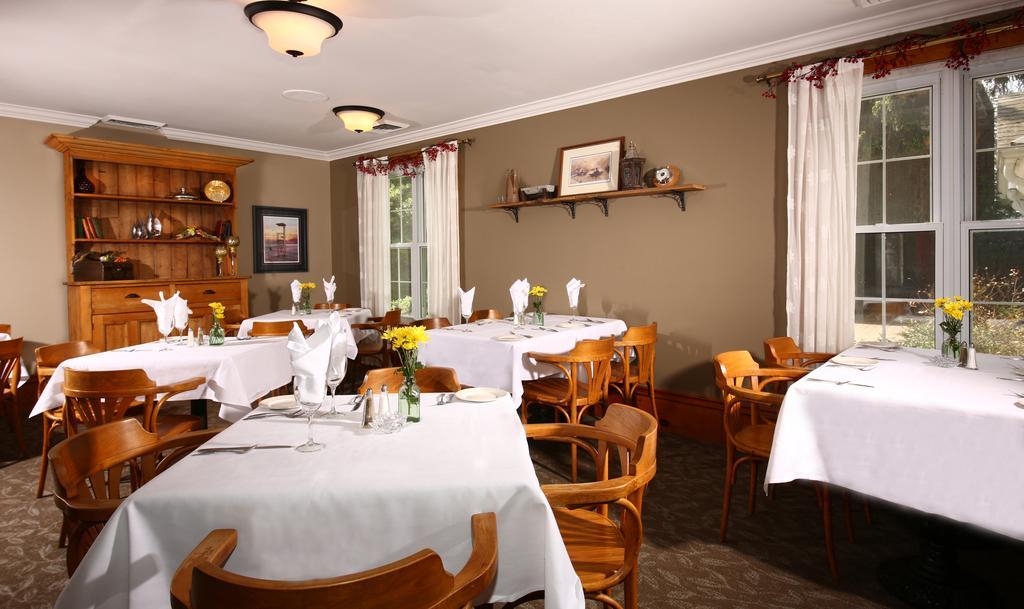 Kettle Creek Inn Порт-Стэнли Экстерьер фото