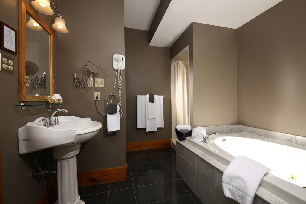 Kettle Creek Inn Порт-Стэнли Экстерьер фото