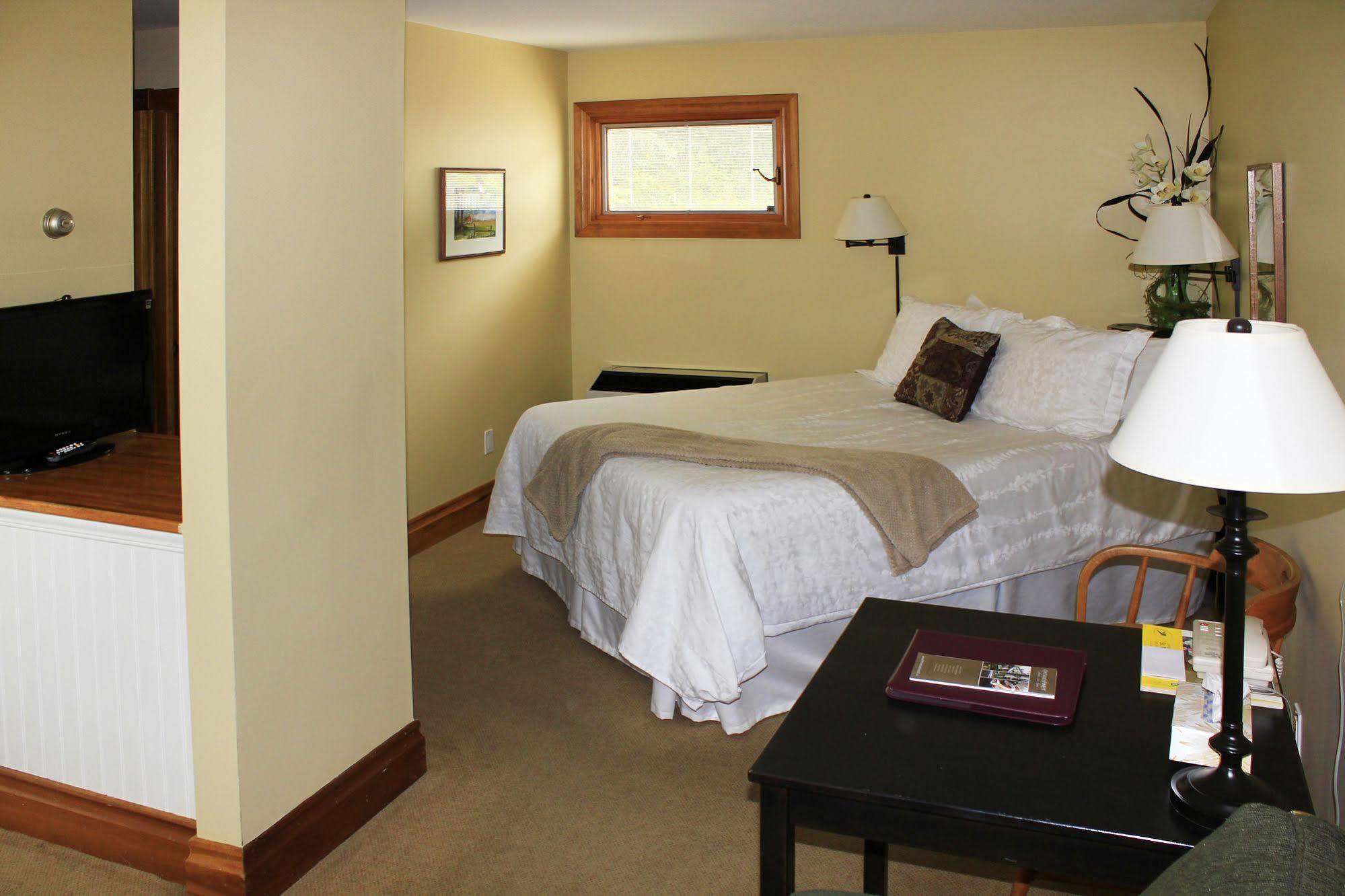 Kettle Creek Inn Порт-Стэнли Экстерьер фото