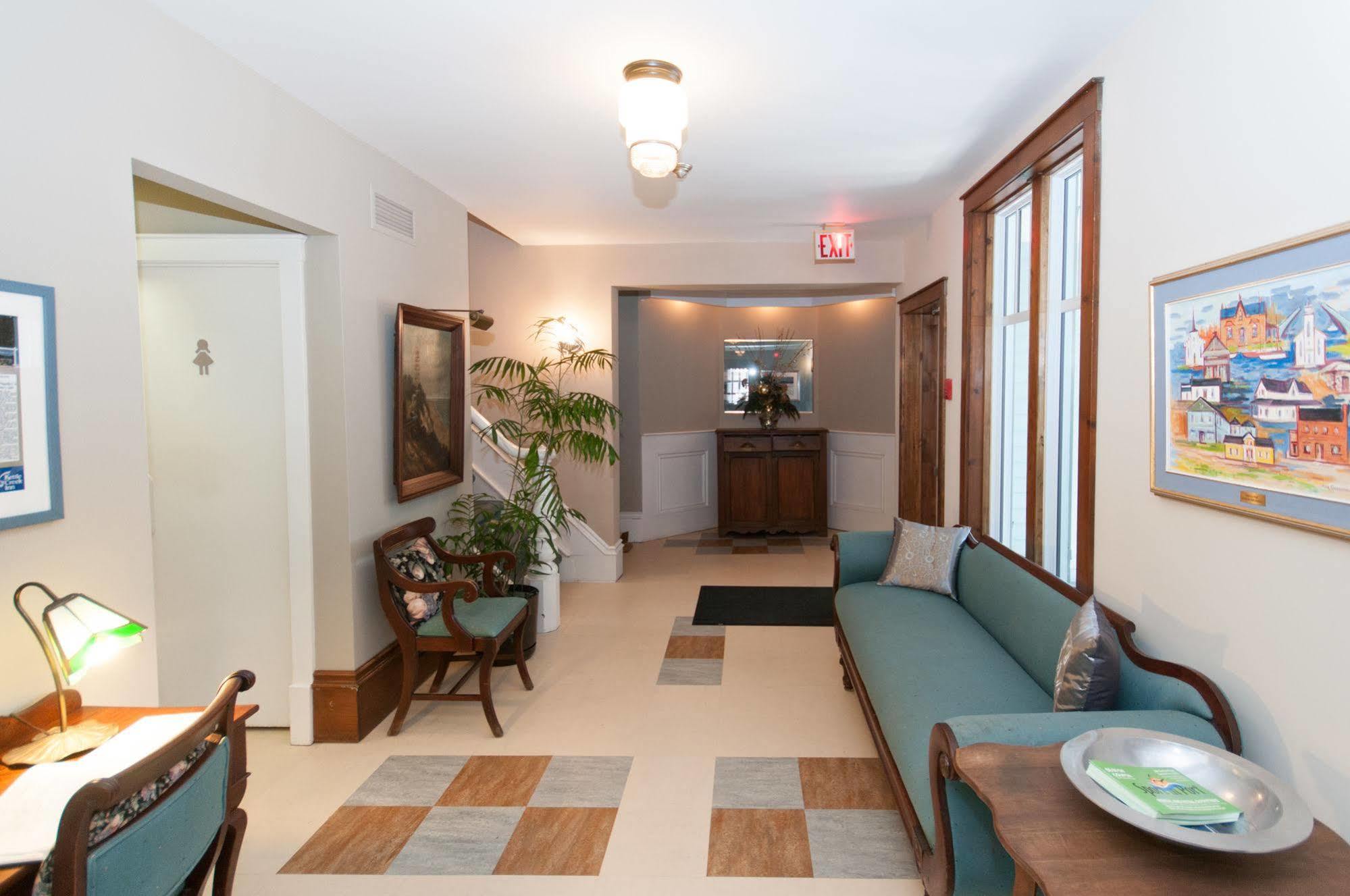 Kettle Creek Inn Порт-Стэнли Экстерьер фото