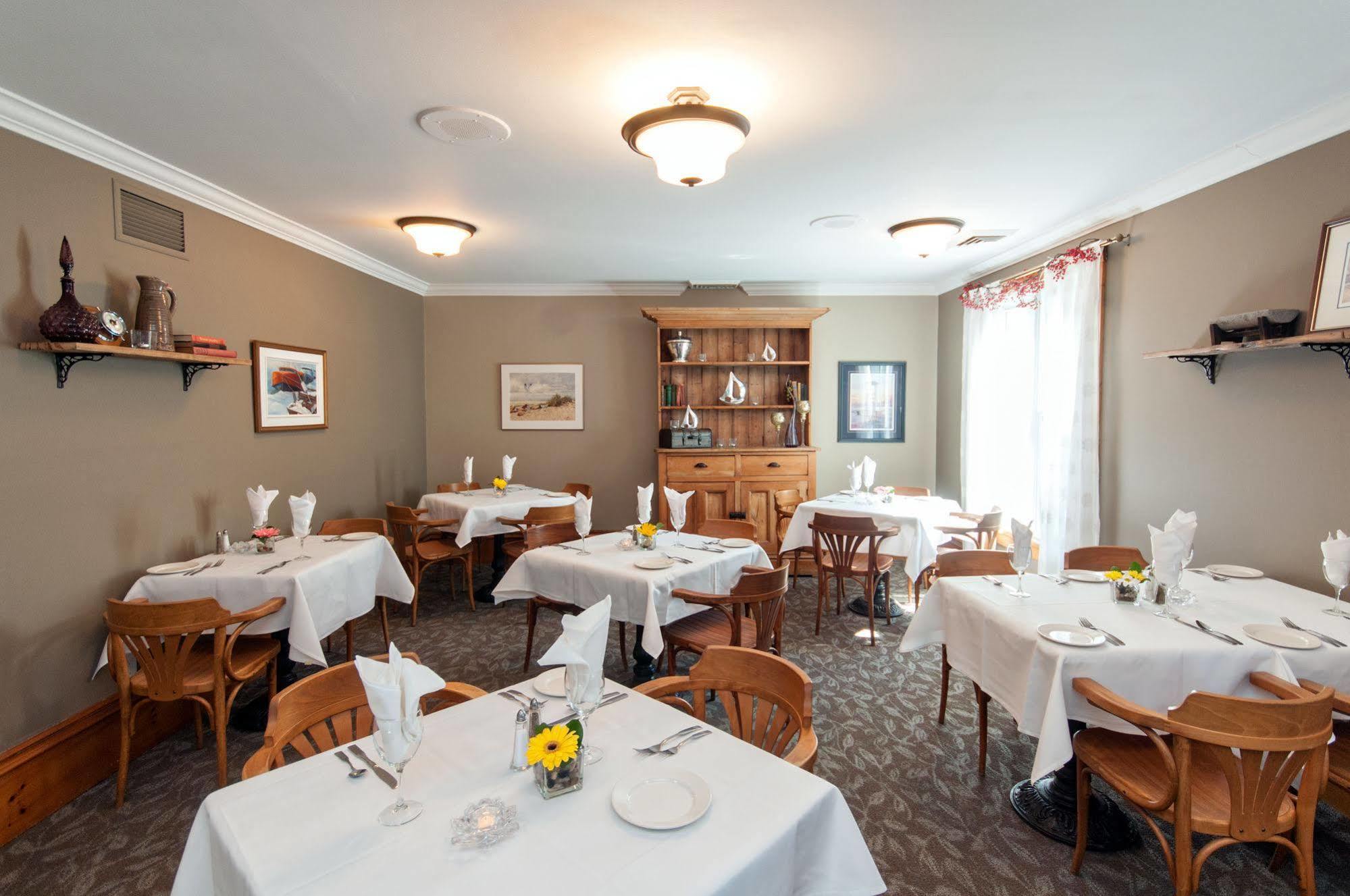Kettle Creek Inn Порт-Стэнли Экстерьер фото